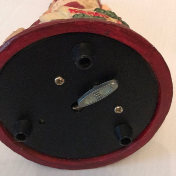 Musical Collectable Santa Figurine by Windsor - Picture 5 of 7